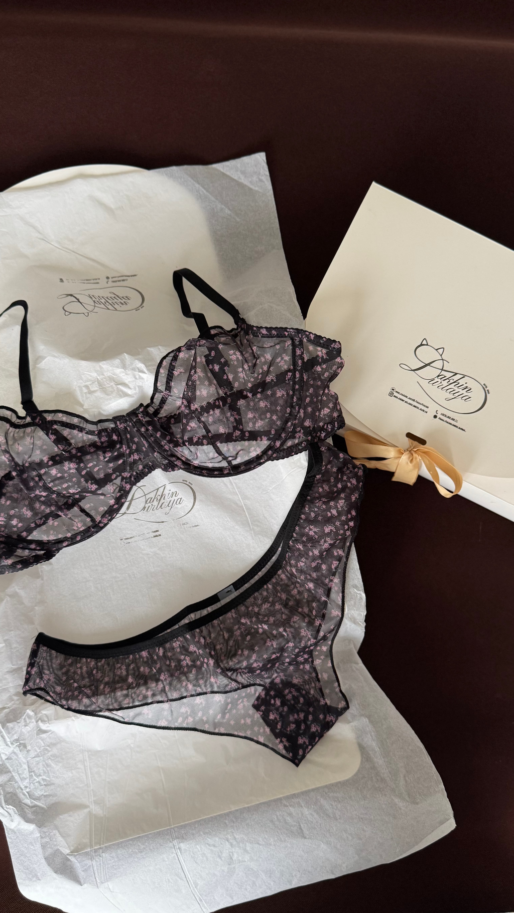 Хар торон, цэцгэн хээтэй